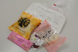新宿中村屋から寄贈されたお菓子