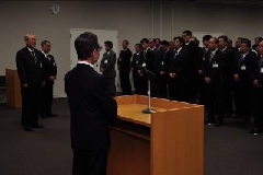 職員へ訓示をする宮澤市長