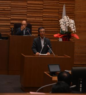 議会開会の様子