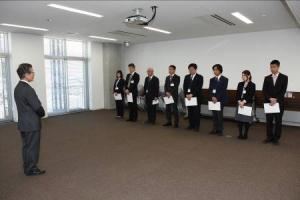 派遣職員辞令交付式の写真