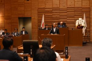 議会閉会の様子