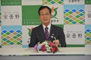 定例記者会見を行う宮澤市長