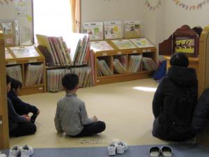 明科図書館　2月　おはなし会の様子