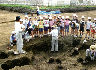 ほりがね小学校をたてる時に見つかったいせき