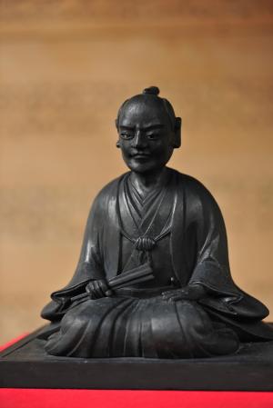 Kasuke statue