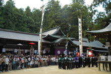 「穂高神社御船祭り」の名で親しまれる御船神事例大祭