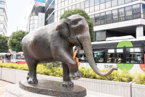 ゾウのハナ子銅像
