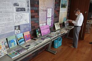 おでかけ図書館　廃線敷き