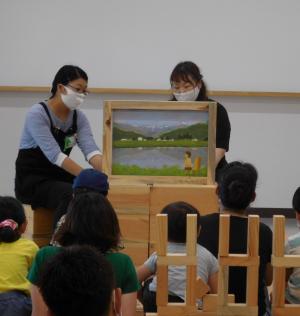 紙芝居『くくじいとあかまつ』読み聞かせ