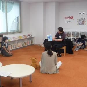 おはなしを読む司書