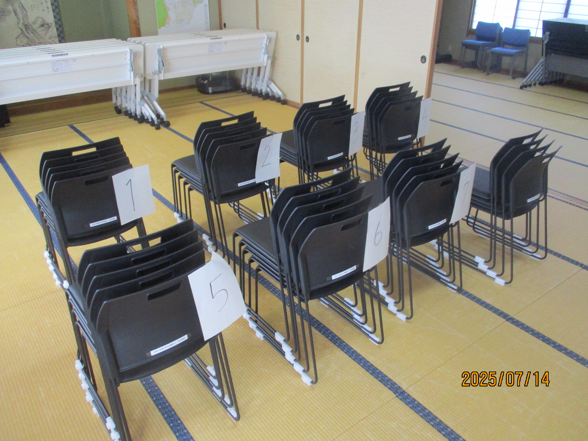 七日市場区椅子①