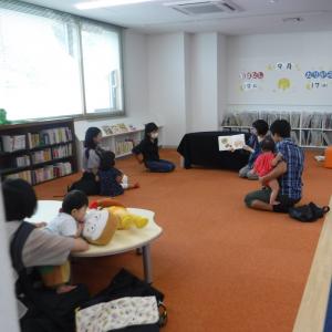 思い思いの場所から本を楽しむ