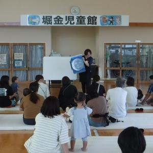 絵本の読み聞かせ