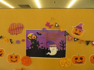 児童書コーナー テーマ展示裏「ハロウィン」①