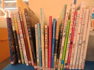 児童書 ミニコーナー 「出発進行」②