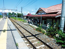 安曇追分駅のホーム