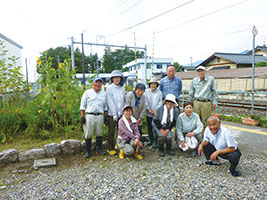 安曇追分駅の花壇整備作業のひととき