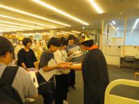 みらい部　謎解き　プレゼント渡している