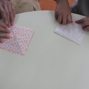 折っているところ