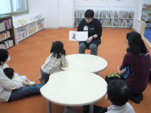 読み聞かせの様子