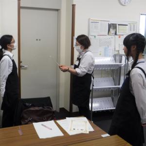 修了証授与の様子