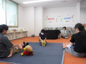 親子ふれあい遊びの様子