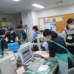 豊科図書館　回送便処理の様子