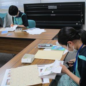 豊科図書館　コーティング実習の様子