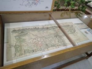 「筑摩郡安曇郡図」の展示の様子