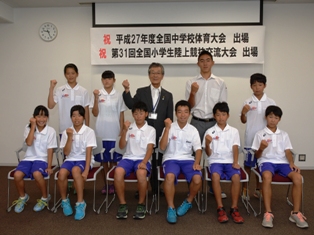 表敬訪問した小中学生の皆さん