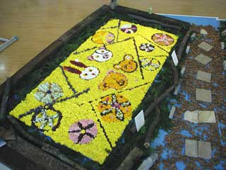 小学生原画による花の絨毯画