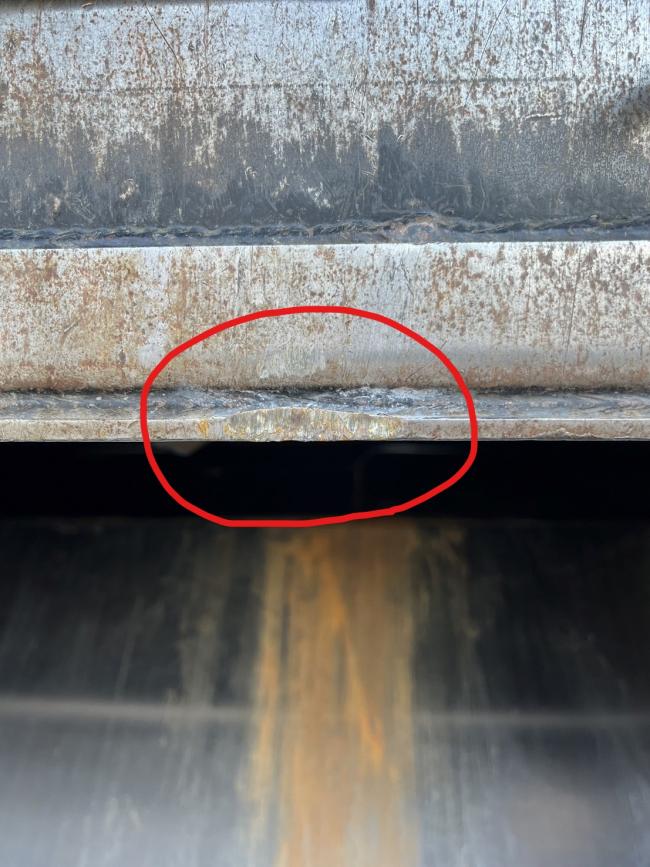 凹んでしまった収集車両