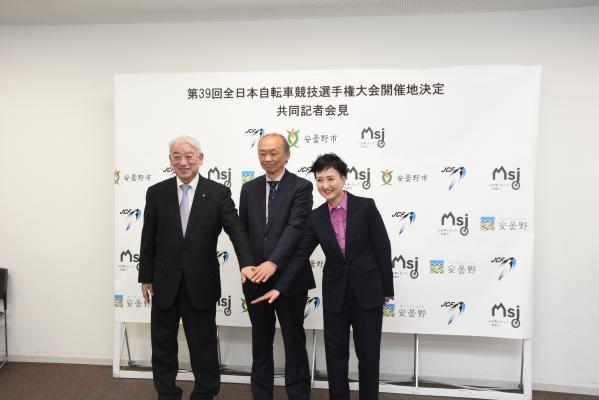 記者会見写真